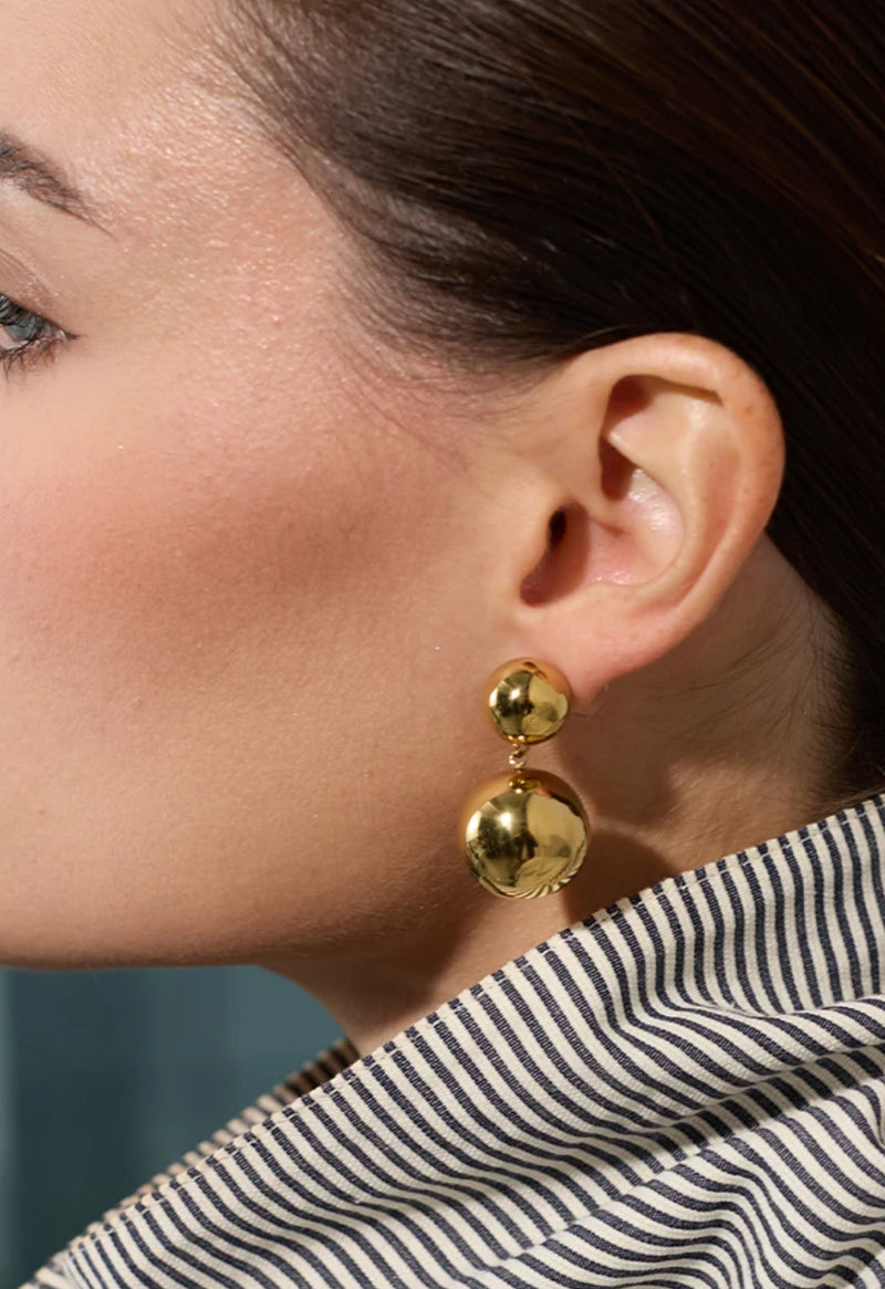 Round Dnagle Gold Earrings