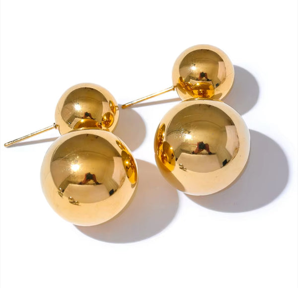 Round Dnagle Gold Earrings