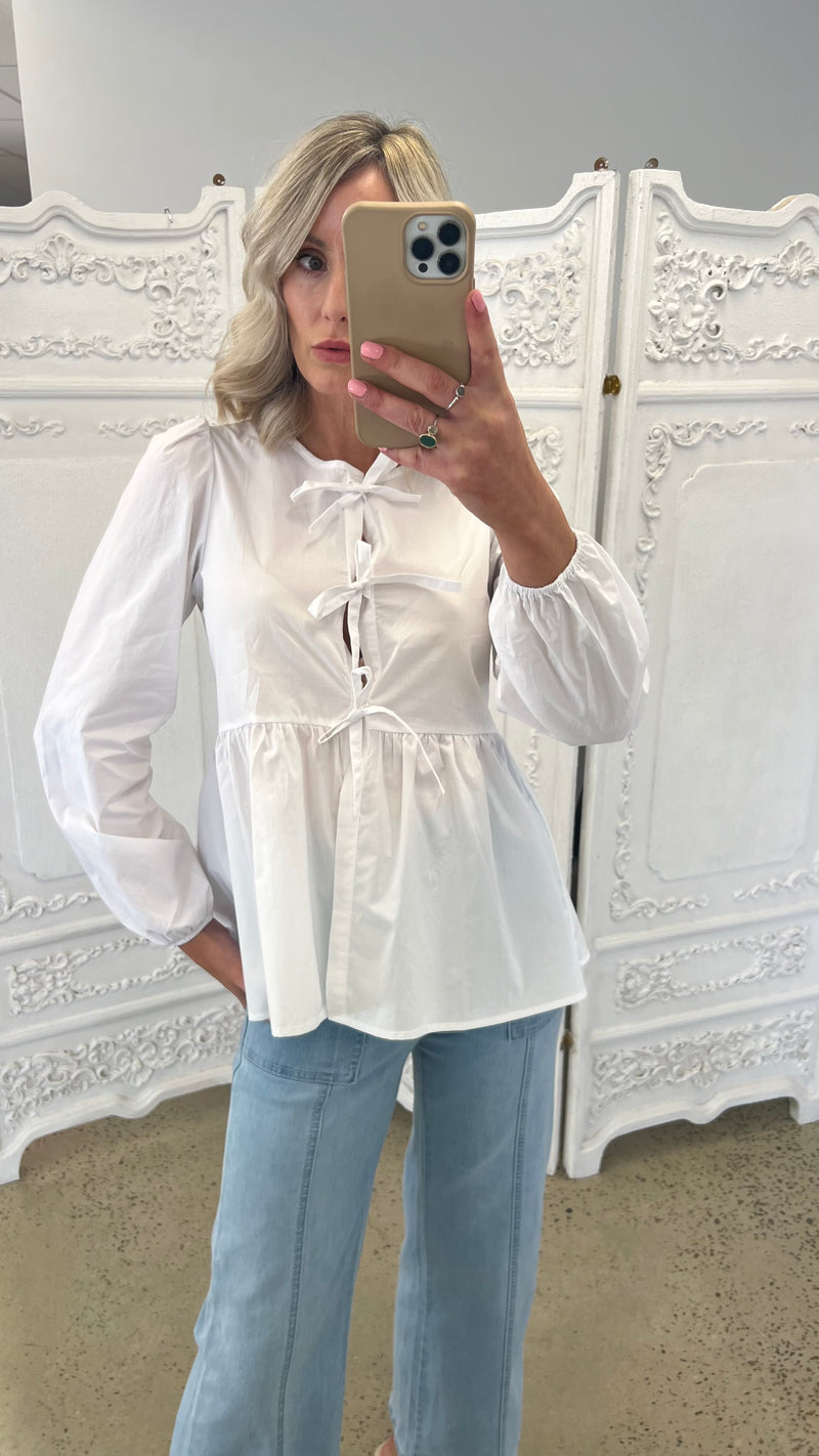 Long sleeves Cutsey Bow Tie Blouse - White