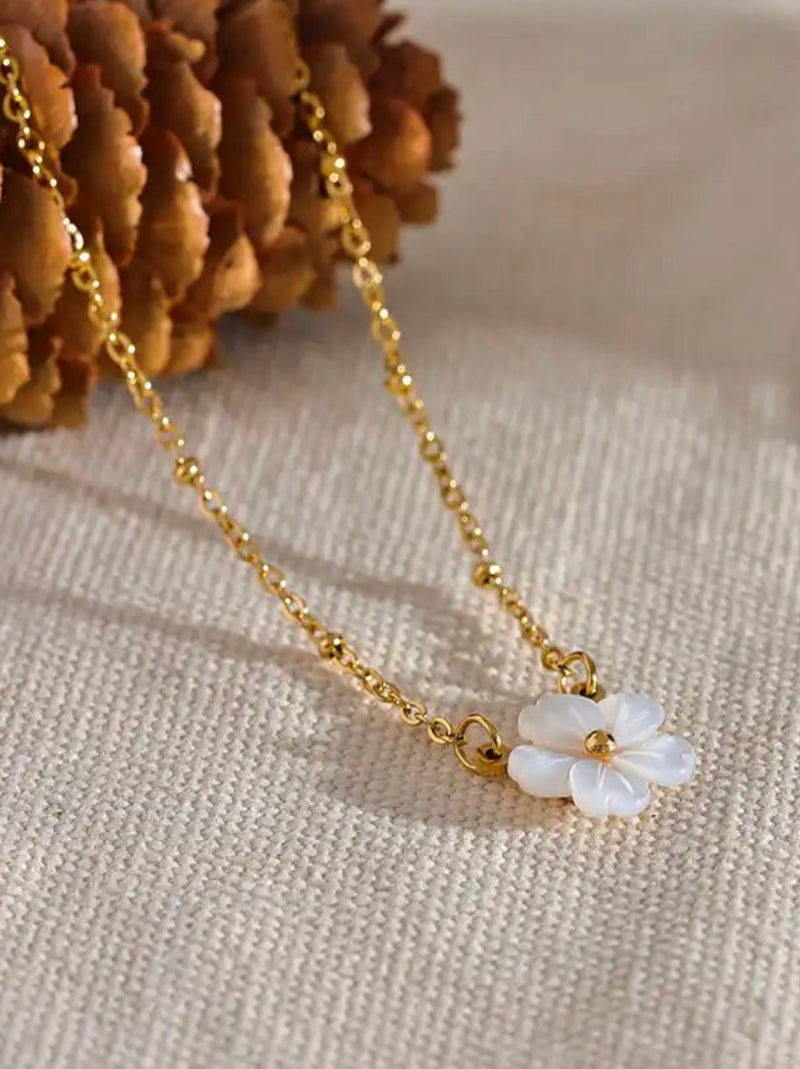 Flower Shell Pendant Necklace