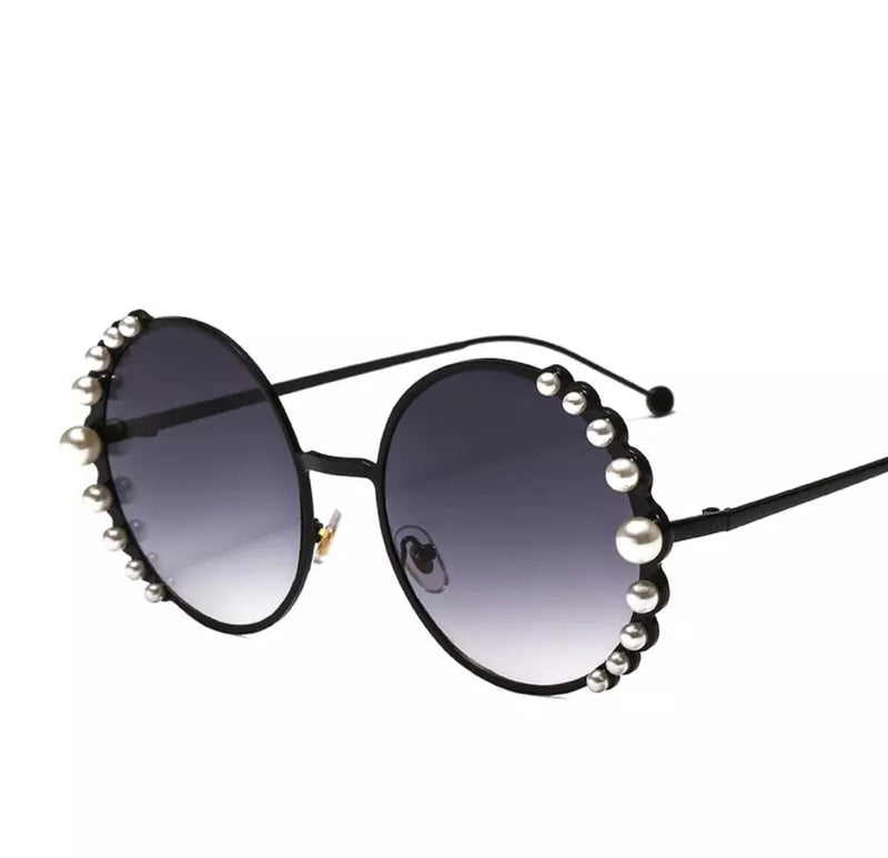 affordable sunglasses, Black pearl round sunnies, french fashion label, online womens accessories shop,  french labels