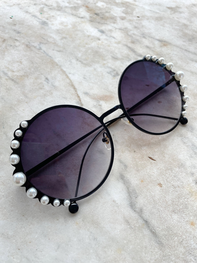 affordable sunglasses, Black pearl round sunnies, french fashion label, online womens accessories shop,  french labels